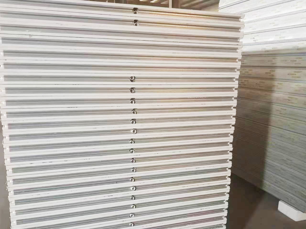 岩棉手工夾心闆